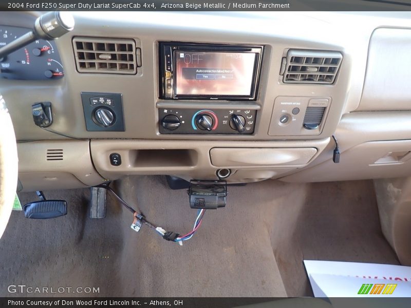 Arizona Beige Metallic / Medium Parchment 2004 Ford F250 Super Duty Lariat SuperCab 4x4