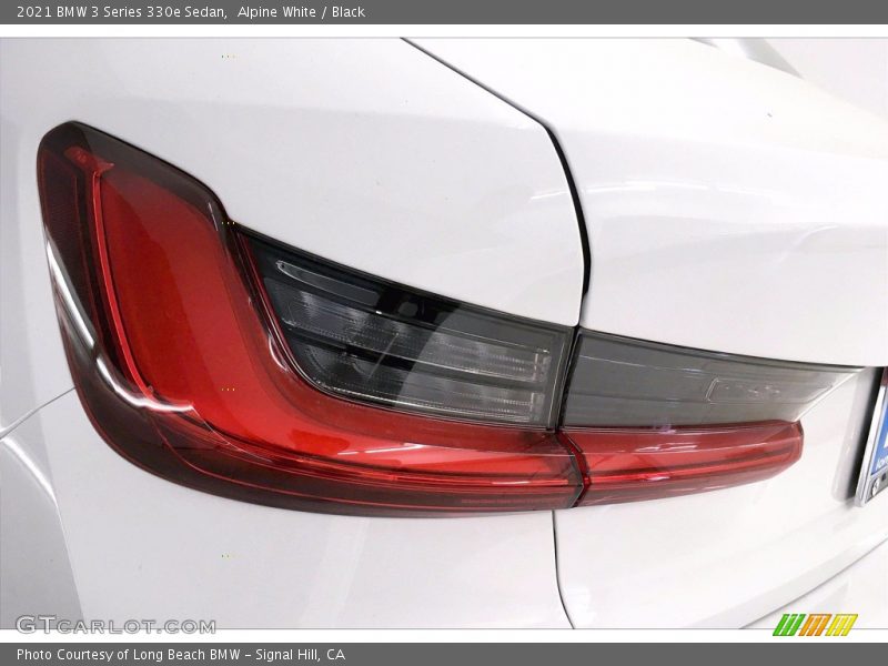 Alpine White / Black 2021 BMW 3 Series 330e Sedan