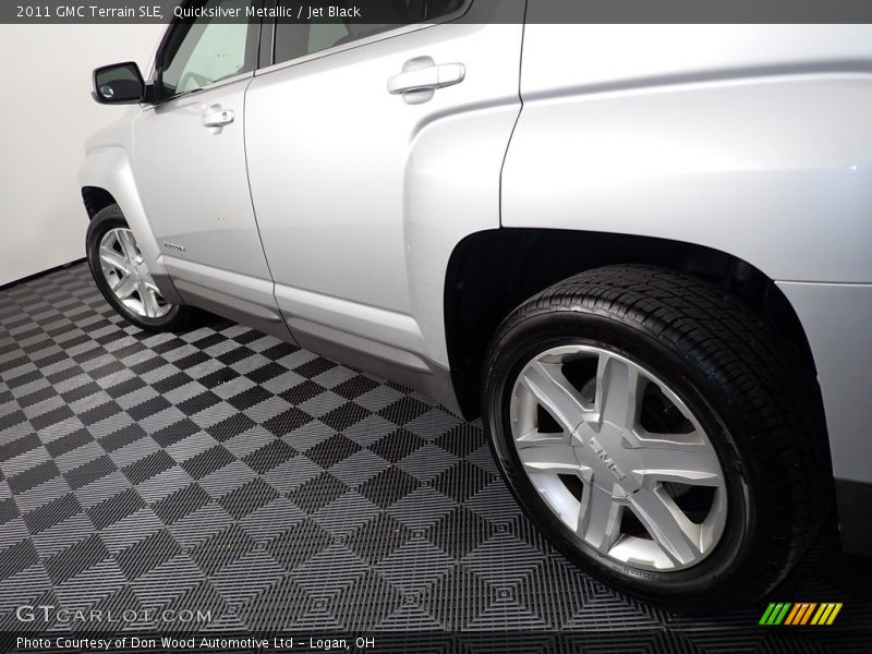 Quicksilver Metallic / Jet Black 2011 GMC Terrain SLE