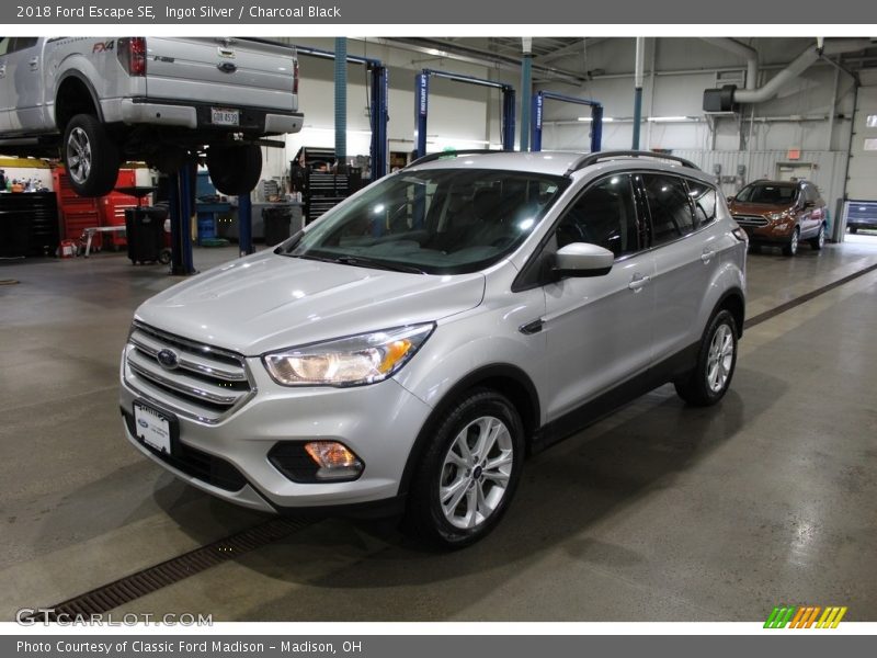 Ingot Silver / Charcoal Black 2018 Ford Escape SE