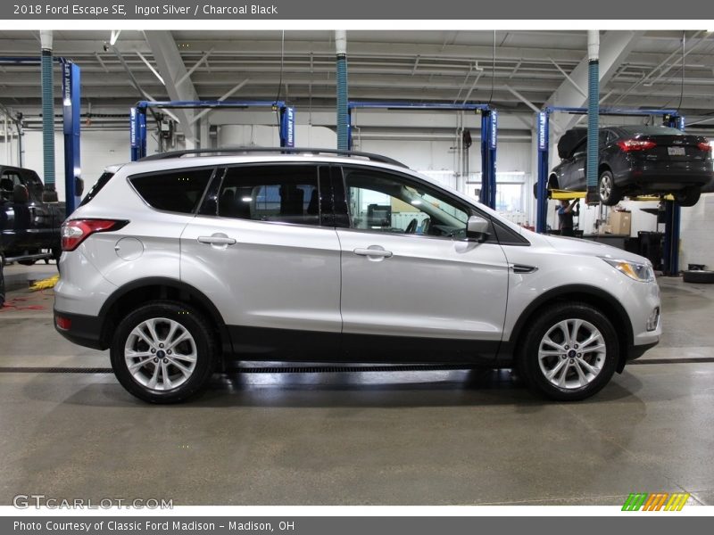 Ingot Silver / Charcoal Black 2018 Ford Escape SE