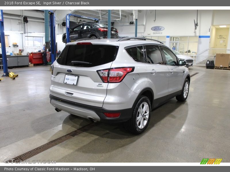 Ingot Silver / Charcoal Black 2018 Ford Escape SE