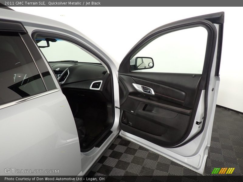 Quicksilver Metallic / Jet Black 2011 GMC Terrain SLE