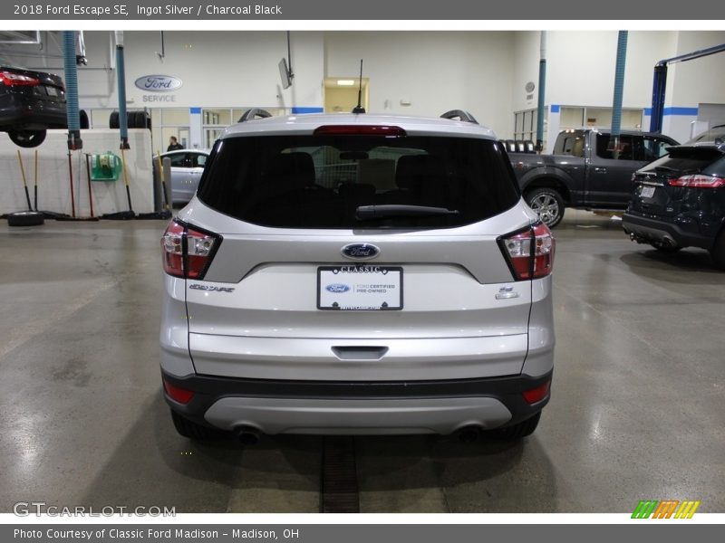 Ingot Silver / Charcoal Black 2018 Ford Escape SE
