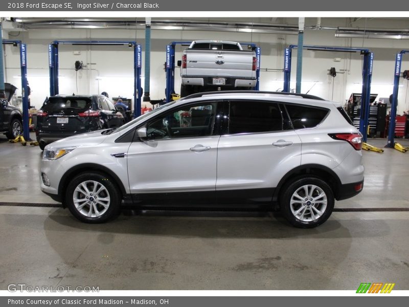 Ingot Silver / Charcoal Black 2018 Ford Escape SE