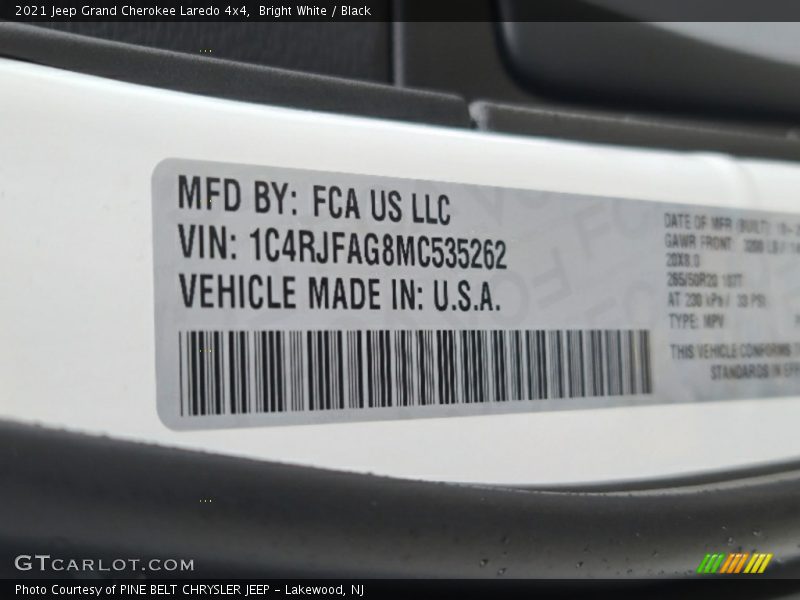 Bright White / Black 2021 Jeep Grand Cherokee Laredo 4x4