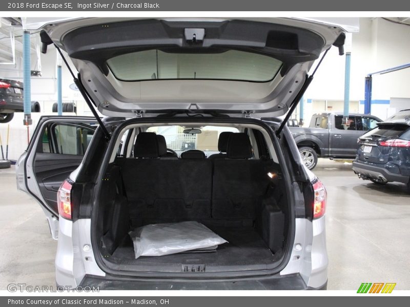 Ingot Silver / Charcoal Black 2018 Ford Escape SE
