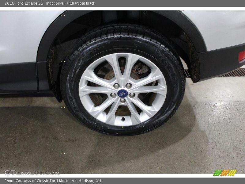Ingot Silver / Charcoal Black 2018 Ford Escape SE