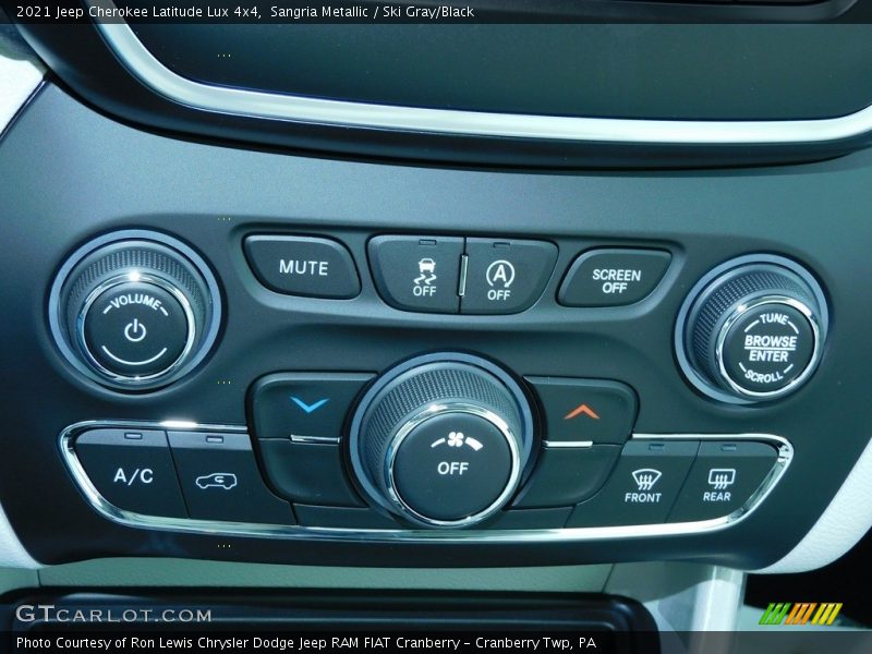 Controls of 2021 Cherokee Latitude Lux 4x4