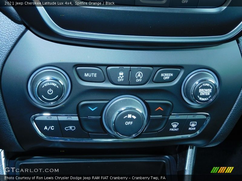 Controls of 2021 Cherokee Latitude Lux 4x4