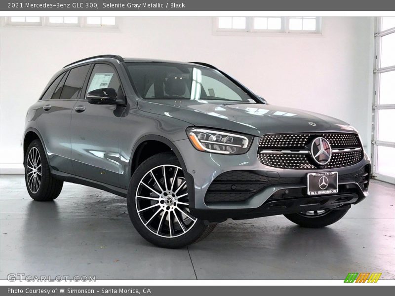 Front 3/4 View of 2021 GLC 300