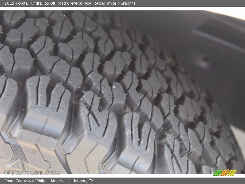 Super White / Graphite 2019 Toyota Tundra TSS Off Road CrewMax 4x4