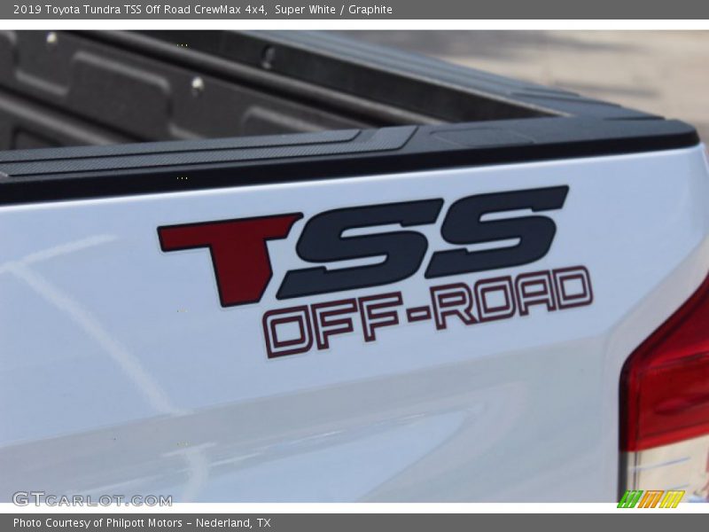 Super White / Graphite 2019 Toyota Tundra TSS Off Road CrewMax 4x4