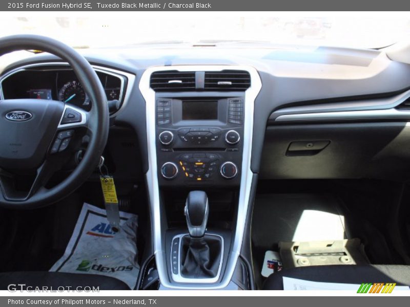 Tuxedo Black Metallic / Charcoal Black 2015 Ford Fusion Hybrid SE