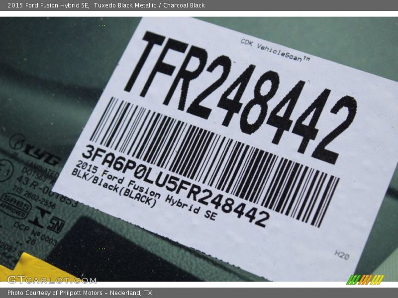 Tuxedo Black Metallic / Charcoal Black 2015 Ford Fusion Hybrid SE