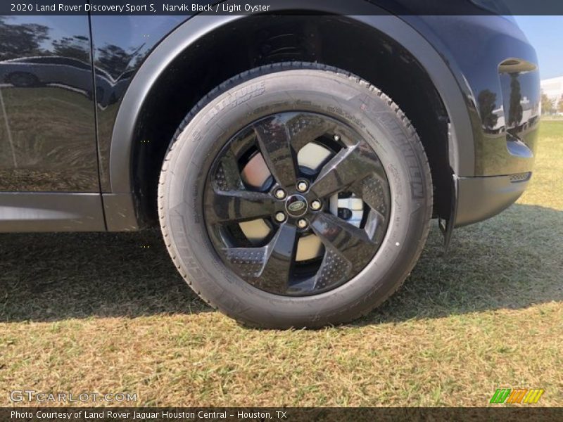 Narvik Black / Light Oyster 2020 Land Rover Discovery Sport S