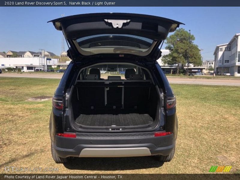 Narvik Black / Light Oyster 2020 Land Rover Discovery Sport S