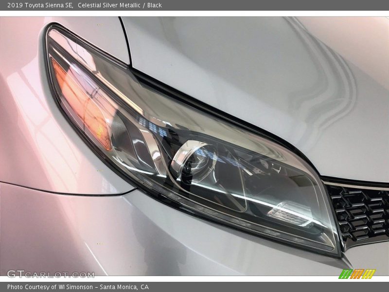 Celestial Silver Metallic / Black 2019 Toyota Sienna SE
