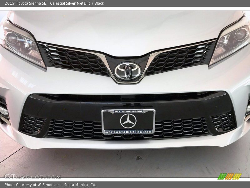 Celestial Silver Metallic / Black 2019 Toyota Sienna SE