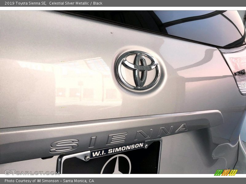 Celestial Silver Metallic / Black 2019 Toyota Sienna SE