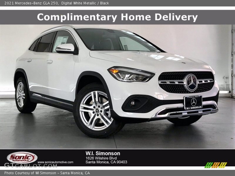 Digital White Metallic / Black 2021 Mercedes-Benz GLA 250