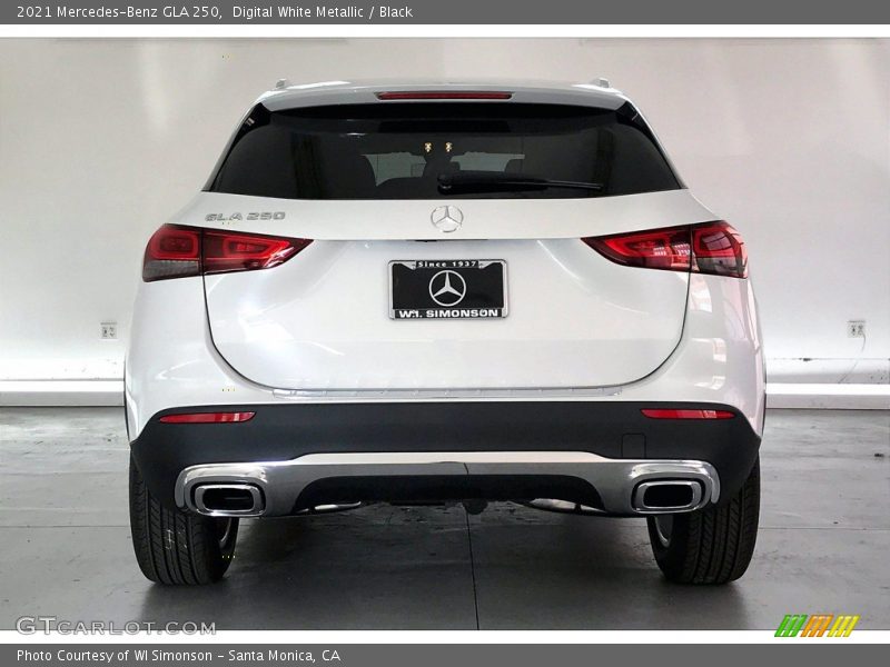 Digital White Metallic / Black 2021 Mercedes-Benz GLA 250