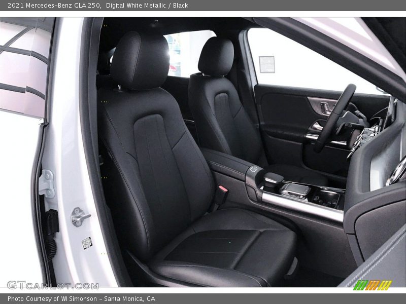 Digital White Metallic / Black 2021 Mercedes-Benz GLA 250