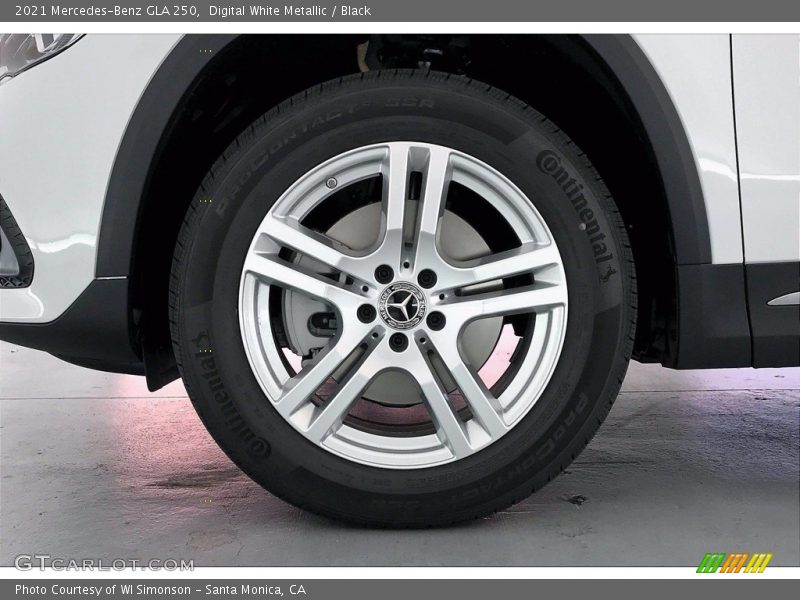 Digital White Metallic / Black 2021 Mercedes-Benz GLA 250