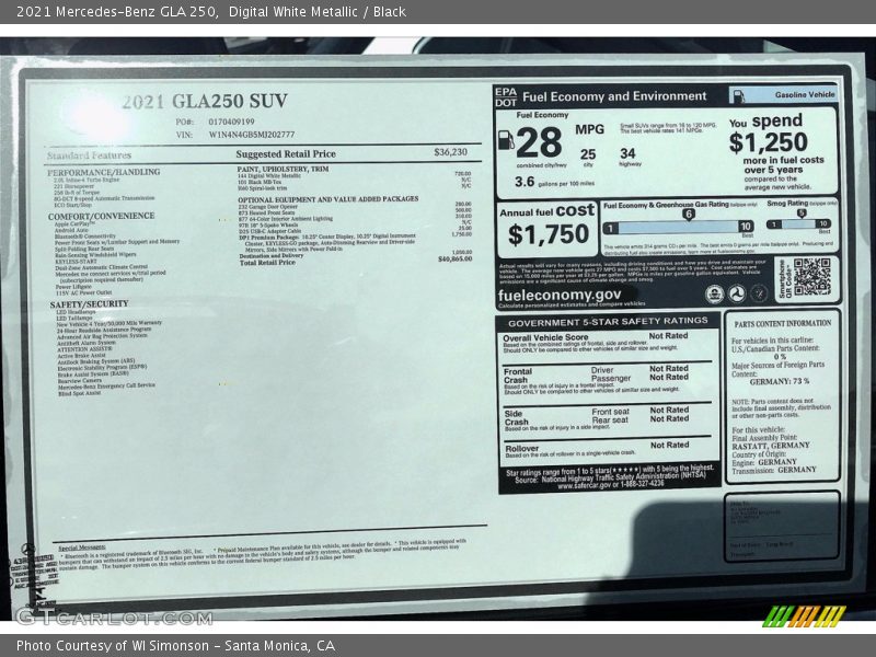 Digital White Metallic / Black 2021 Mercedes-Benz GLA 250