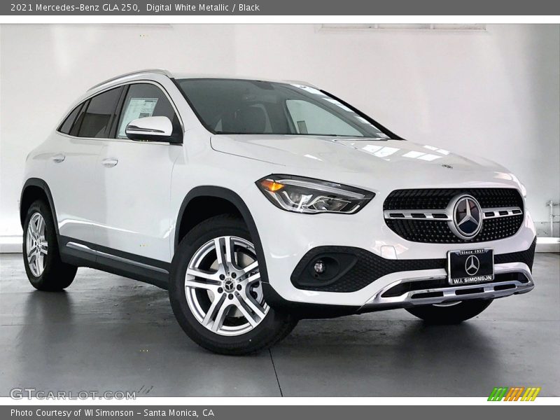Digital White Metallic / Black 2021 Mercedes-Benz GLA 250