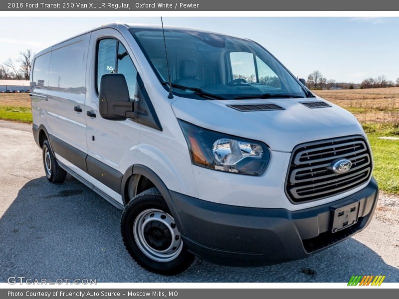 Front 3/4 View of 2016 Transit 250 Van XL LR Regular