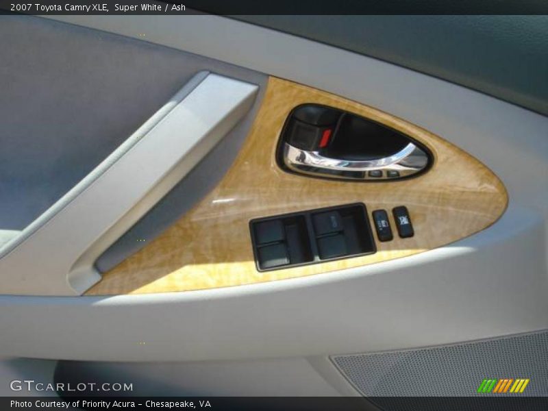 Super White / Ash 2007 Toyota Camry XLE