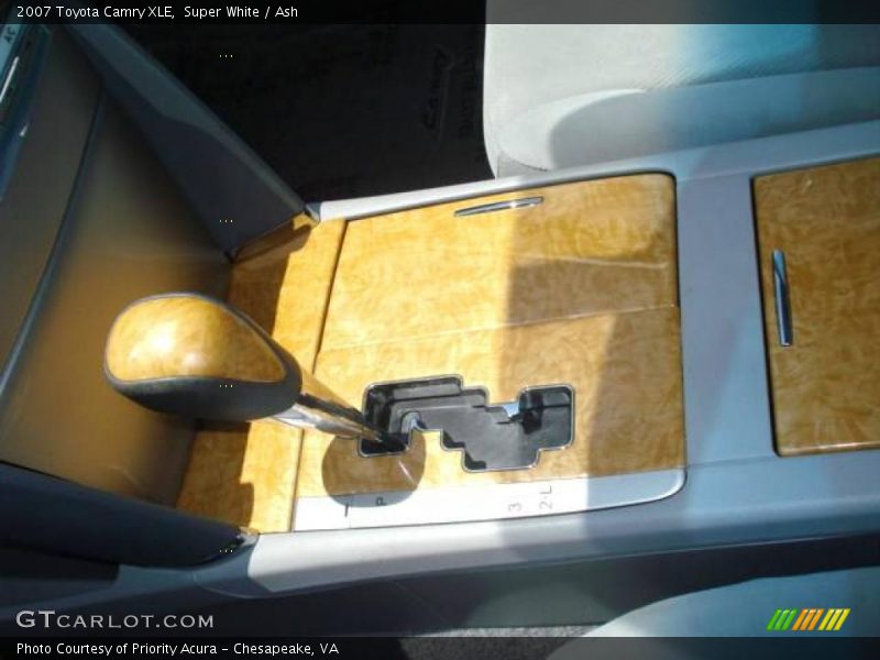 Super White / Ash 2007 Toyota Camry XLE