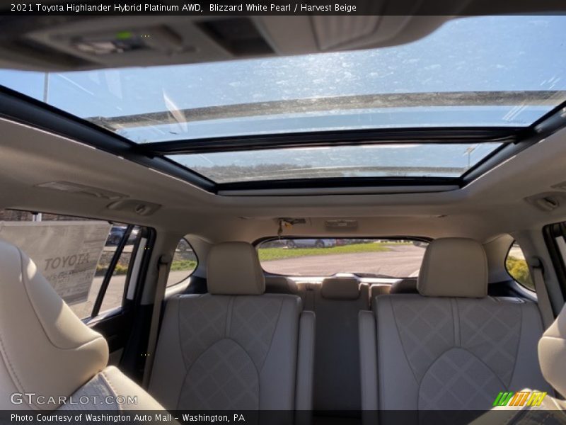 Sunroof of 2021 Highlander Hybrid Platinum AWD