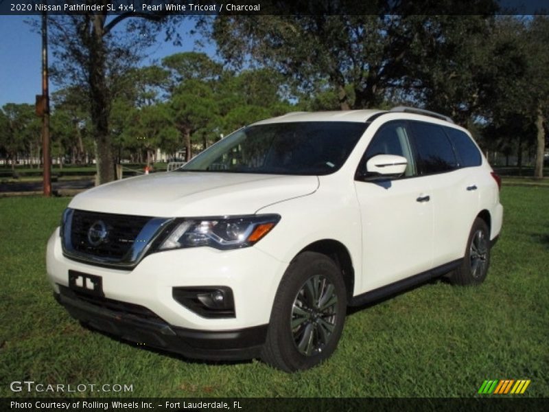 Front 3/4 View of 2020 Pathfinder SL 4x4