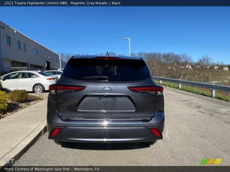 Magnetic Gray Metallic / Black 2021 Toyota Highlander Limited AWD