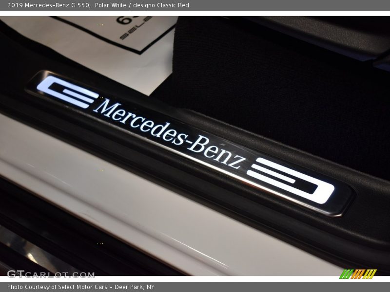 Polar White / designo Classic Red 2019 Mercedes-Benz G 550