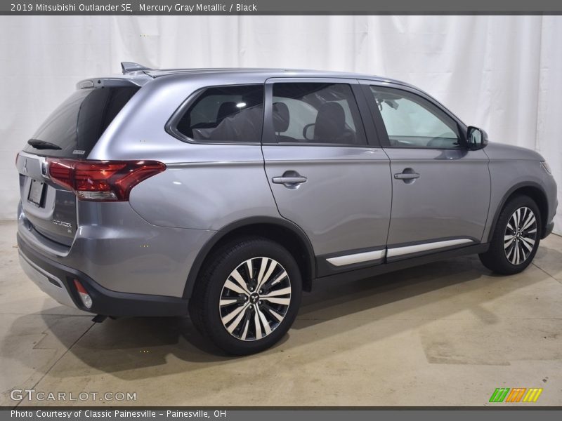 Mercury Gray Metallic / Black 2019 Mitsubishi Outlander SE