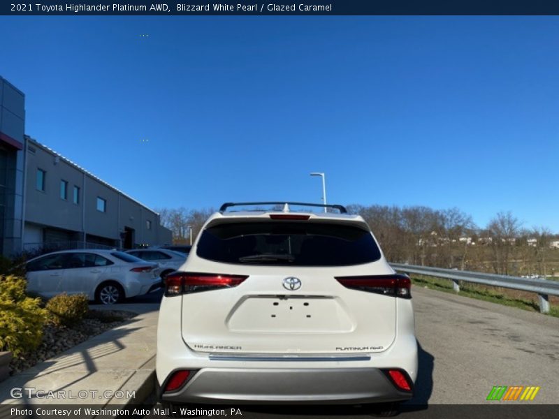 Blizzard White Pearl / Glazed Caramel 2021 Toyota Highlander Platinum AWD