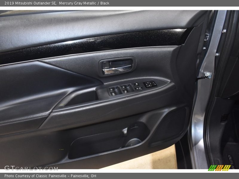 Door Panel of 2019 Outlander SE