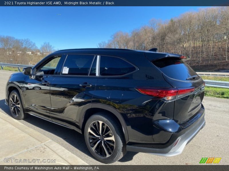 Midnight Black Metallic / Black 2021 Toyota Highlander XSE AWD