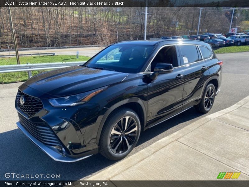 Front 3/4 View of 2021 Highlander XSE AWD