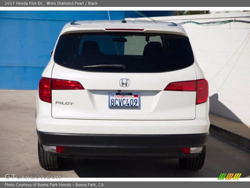 White Diamond Pearl / Black 2017 Honda Pilot EX