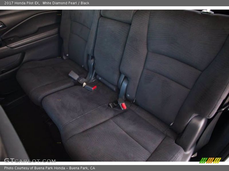 White Diamond Pearl / Black 2017 Honda Pilot EX