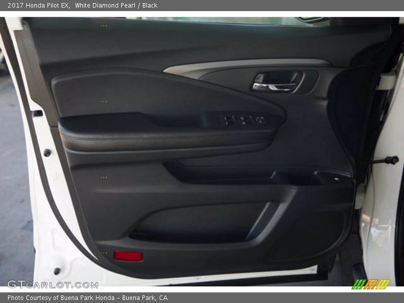 White Diamond Pearl / Black 2017 Honda Pilot EX