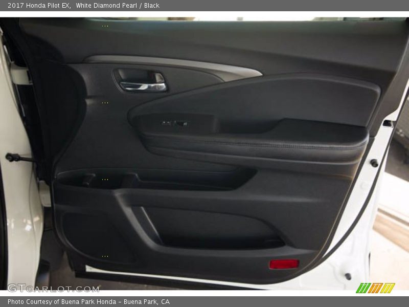 White Diamond Pearl / Black 2017 Honda Pilot EX