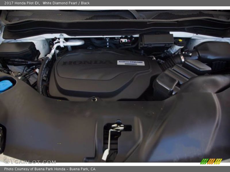 White Diamond Pearl / Black 2017 Honda Pilot EX