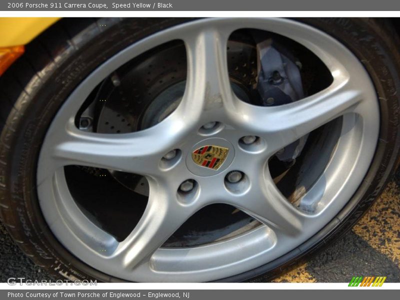 Speed Yellow / Black 2006 Porsche 911 Carrera Coupe