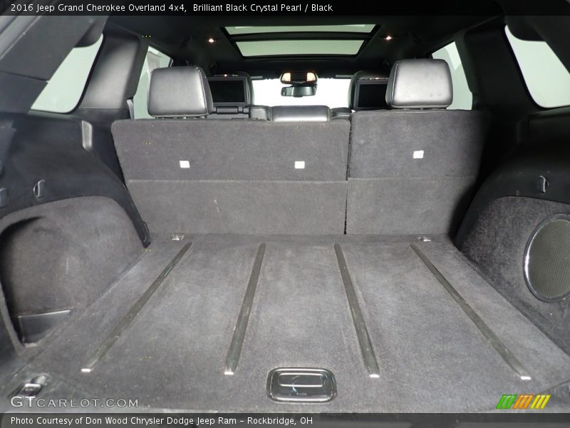  2016 Grand Cherokee Overland 4x4 Trunk