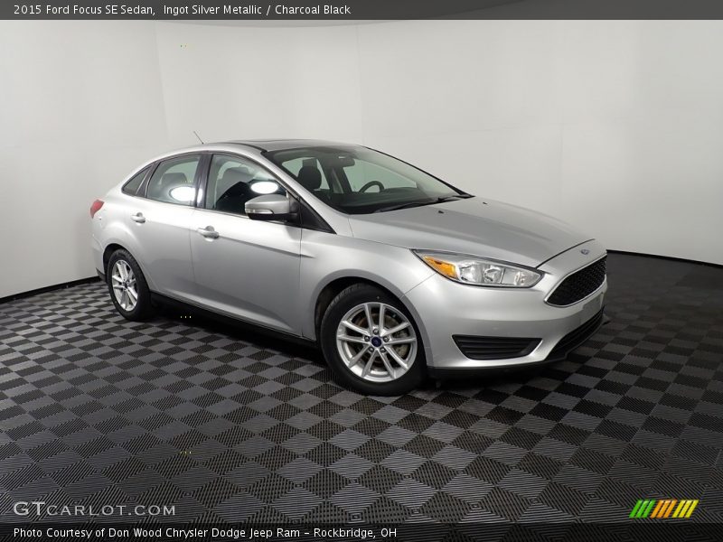 Ingot Silver Metallic / Charcoal Black 2015 Ford Focus SE Sedan